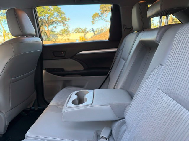 Used 2019 Toyota Highlander Plus FWD image 29