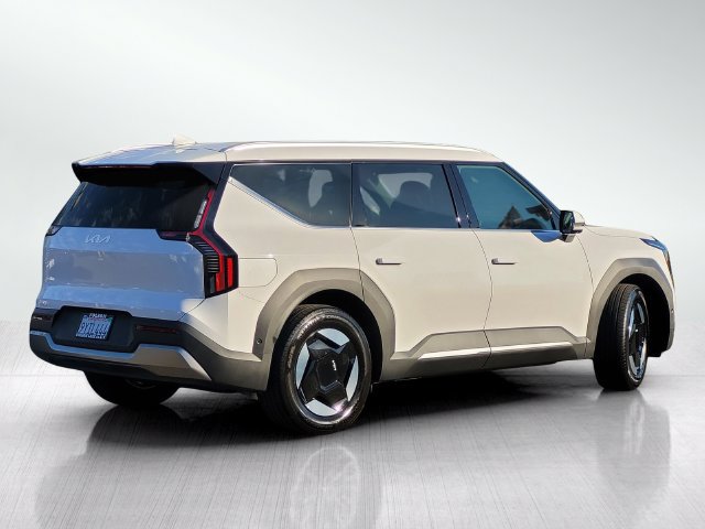Used 2026 Kia EV9 Wind AWD/4WD image 4