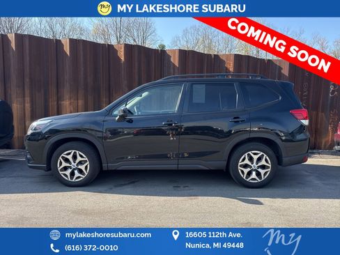 Used 2024 Subaru Forester Premium image 3