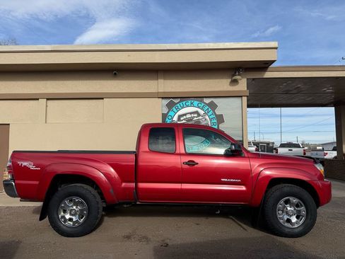 Used 2009 Toyota Tacoma w/ SR5 & TRD Off-Road Packages image 2