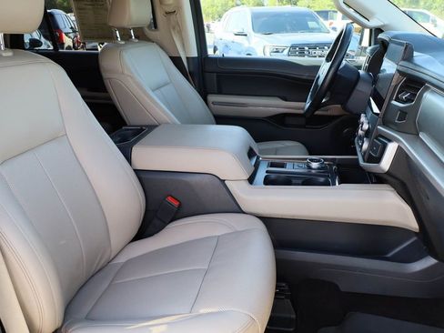 Used 2023 Ford Expedition Max XLT image 32