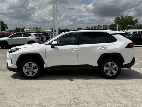 Used 2025 Toyota RAV4 XLE image 9