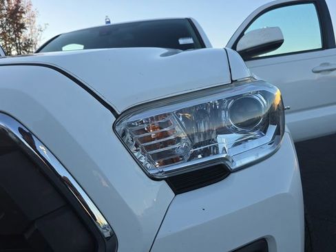 Used 2020 Toyota Tacoma SR5 image 31