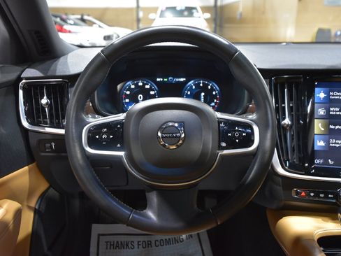 Used 2017 Volvo S90 T6 Momentum w/ Vision Package image 18
