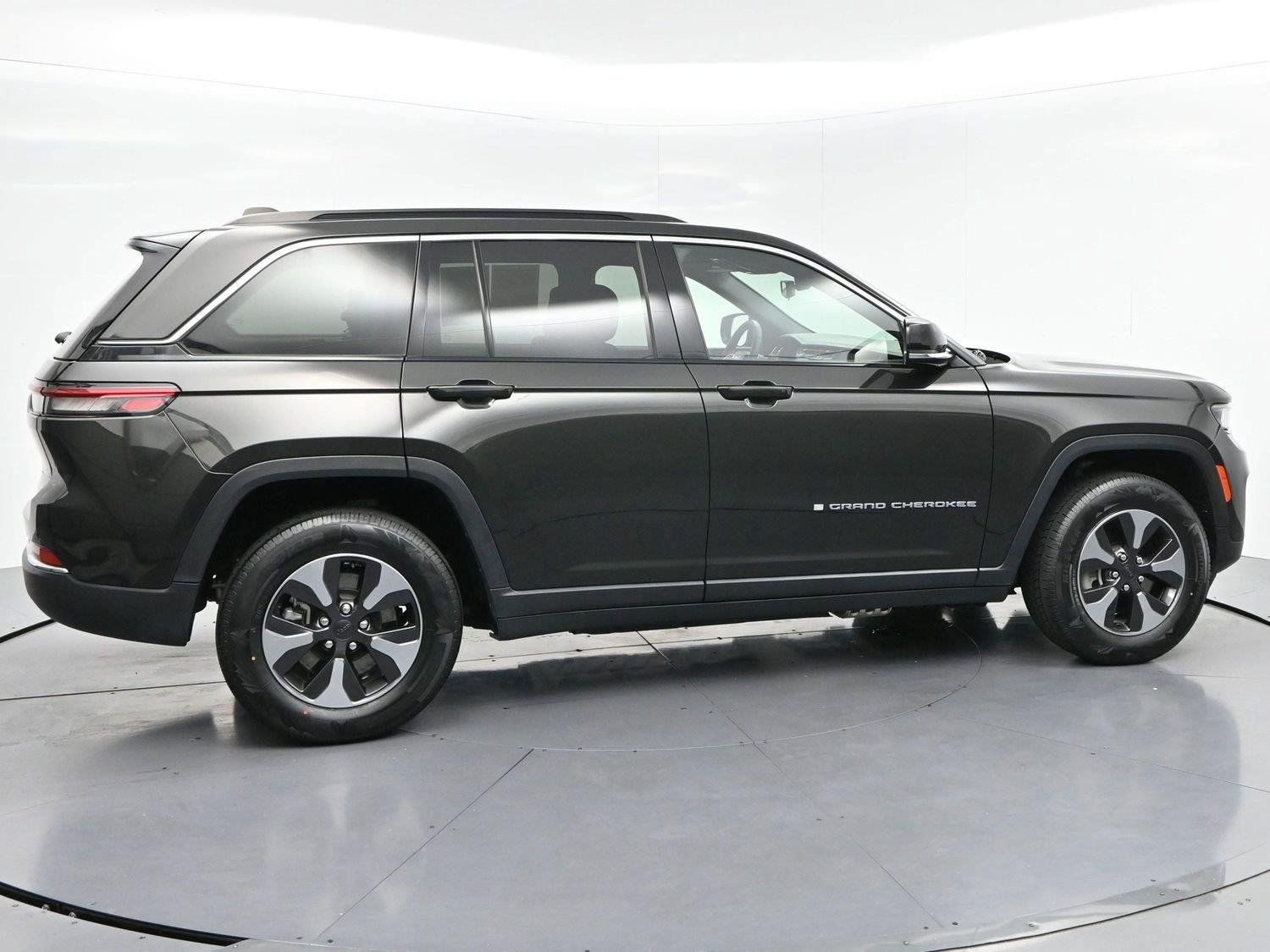 Used 2024 Jeep Grand Cherokee Limited 4xe AWD/4WD image 8
