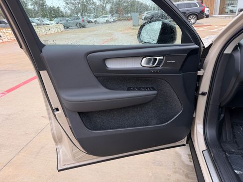 New 2026 Volvo XC40 B5 Ultra w/ Protection Package Premier image 18