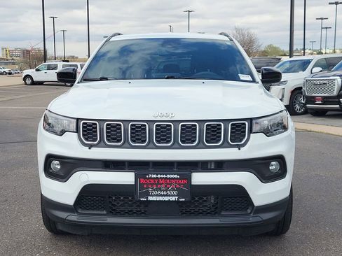 Used 2025 Jeep Compass Latitude AWD/4WD image 9