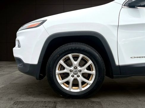 Used 2016 Jeep Cherokee Latitude AWD/4WD image 20