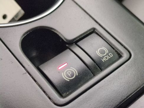 Used 2021 Toyota Highlander XLE FWD image 31