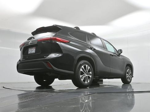 Used 2023 Toyota Highlander XLE image 53