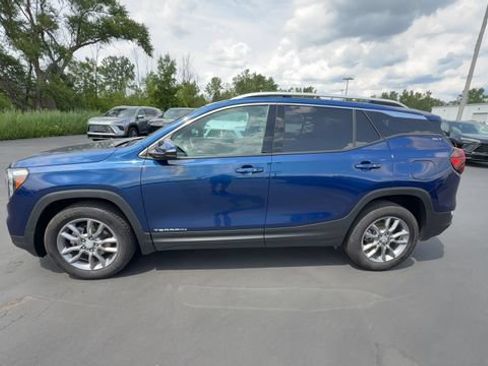 Certified 2022 GMC Terrain SLT AWD/4WD image 5