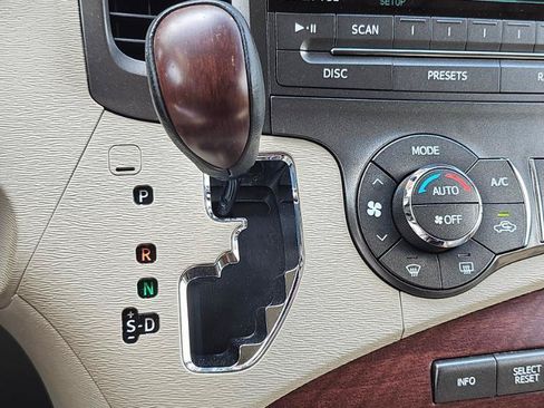 Used 2014 Toyota Sienna XLE FWD image 54