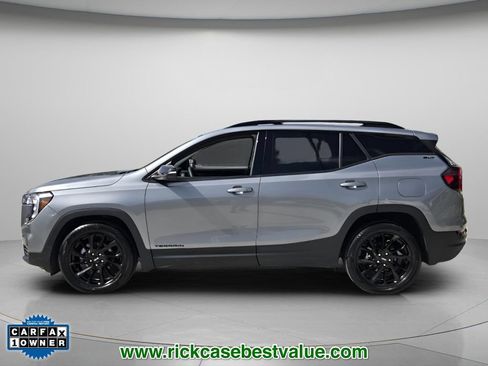 Used 2023 GMC Terrain SLT w/ Tech Package FWD image 3