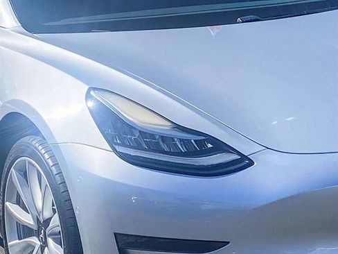 Used 2018 Tesla Model 3 Long Range image 8