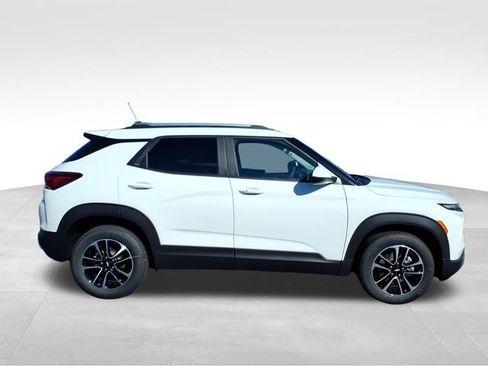 New 2026 Chevrolet TrailBlazer LT FWD image 2