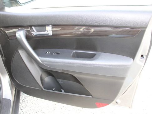 Used 2013 Kia Sorento LX image 20