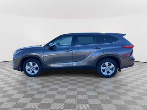 Used 2020 Toyota Highlander LE image 4