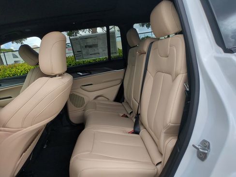 New 2025 Jeep Grand Cherokee Limited w/ Luxury Tech Group II image 15