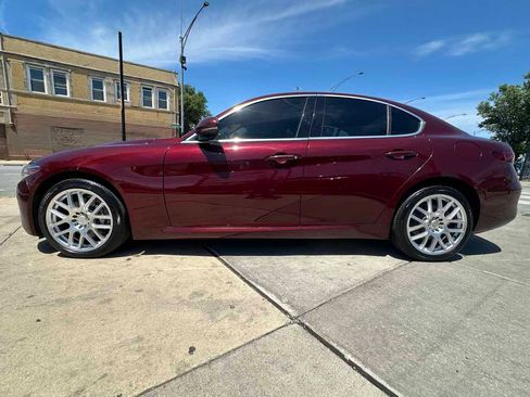 Used 2017 Alfa Romeo Giulia AWD image 8