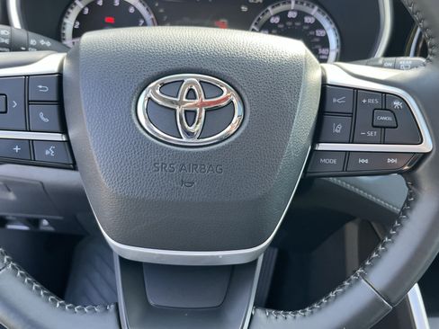 Used 2022 Toyota Highlander XLE AWD/4WD image 20