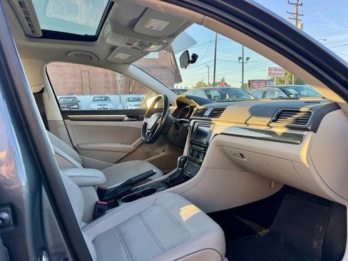 Used 2018 Volkswagen Passat 2.0T SE FWD image 11