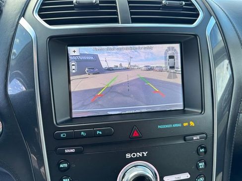 Used 2019 Ford Explorer Platinum image 18