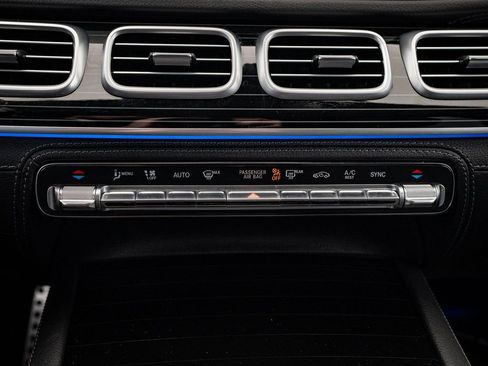 Used 2024 Mercedes-Benz GLS 450 4MATIC image 39