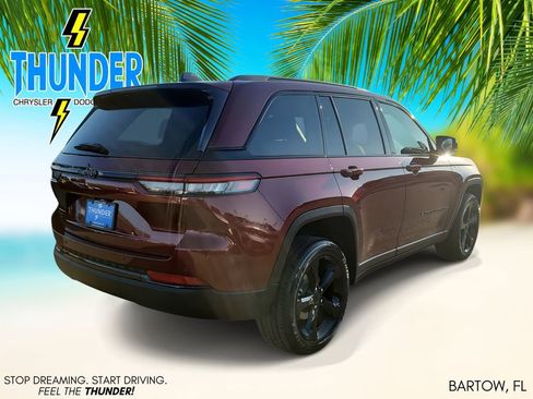 New 2025 Jeep Grand Cherokee Altitude image 4