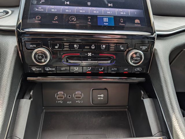 Used 2023 Jeep Grand Cherokee Overland w/ Advanced Protech Group III AWD/4WD image 25