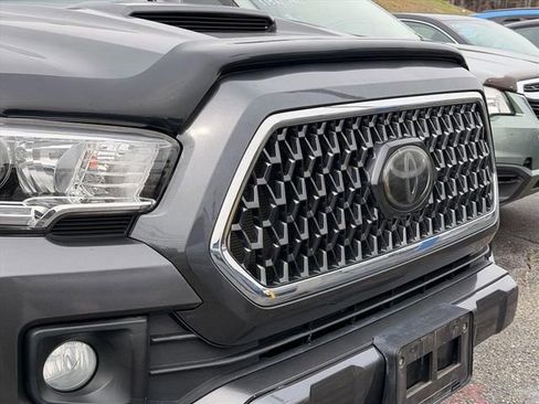 Used 2018 Toyota Tacoma TRD Sport image 6