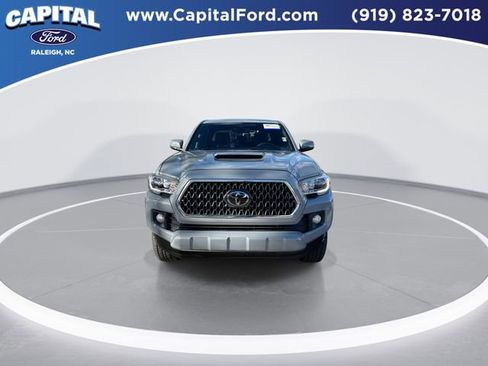 Used 2019 Toyota Tacoma TRD Sport image 3