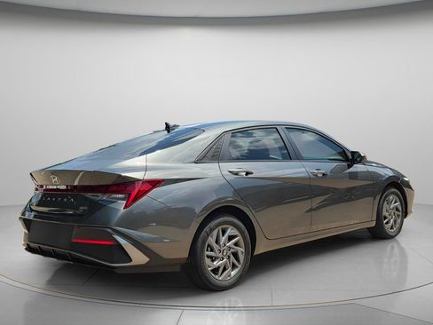 Used 2025 Hyundai Elantra Hybrid w/ Cargo Package FWD image 24