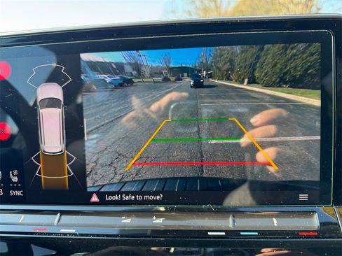 Used 2024 Volkswagen Atlas Peak Edition SE image 24