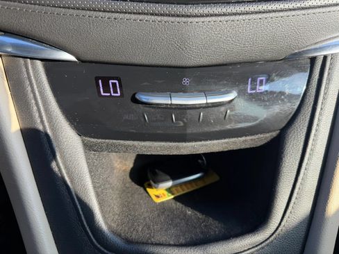 Used 2017 Cadillac XT5 FWD image 48