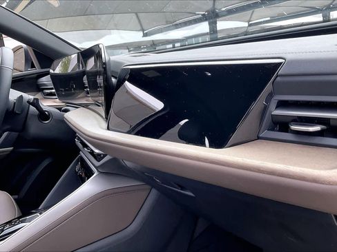 Used 2025 Audi Q5 Premium w/ Convenience Package image 19