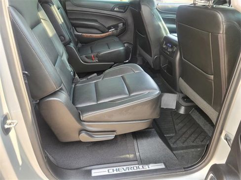 Used 2020 Chevrolet Suburban Premier image 11