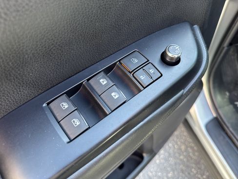 Used 2019 Toyota Highlander XLE image 14