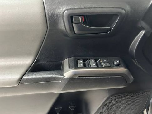 Used 2020 Toyota Tacoma SR5 AWD/4WD image 16