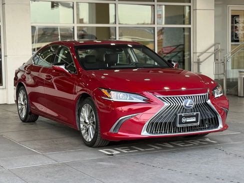 Used 2019 Lexus ES 300h w/ Luxury Package image 6
