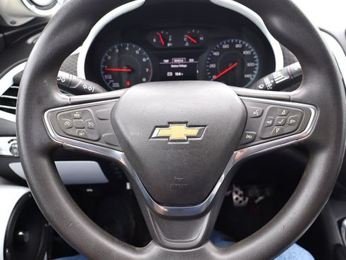 Used 2017 Chevrolet Malibu LT FWD image 32