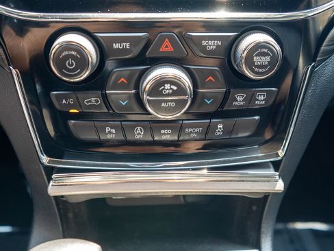 Used 2019 Jeep Grand Cherokee Altitude AWD/4WD image 25