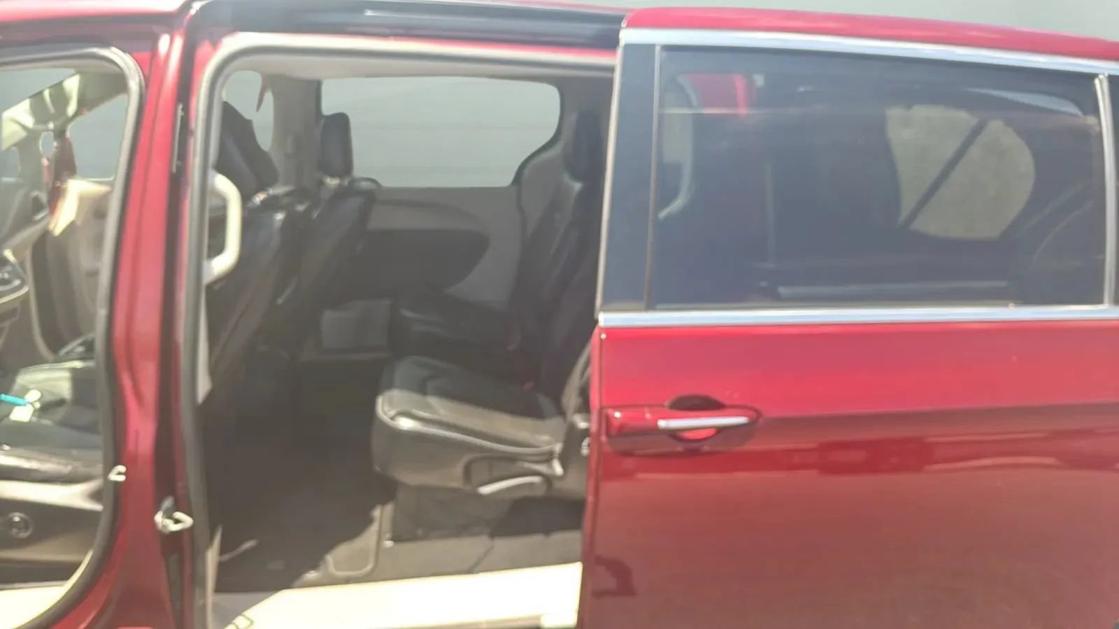 Used 2017 Chrysler Pacifica Limited FWD image 37