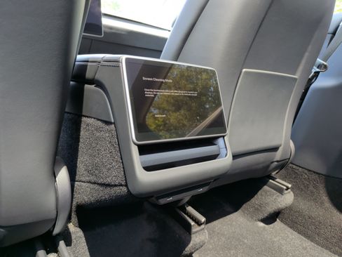 Used 2026 Tesla Model Y AWD image 32