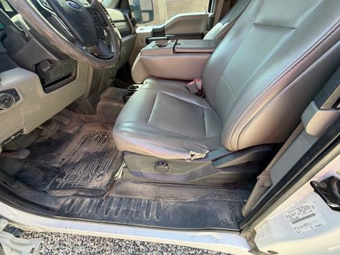 Used 2019 Ford F250 XL w/ STX Appearance Package RWD image 3