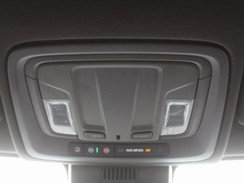 Used 2023 GMC Sierra 1500 SLT image 33