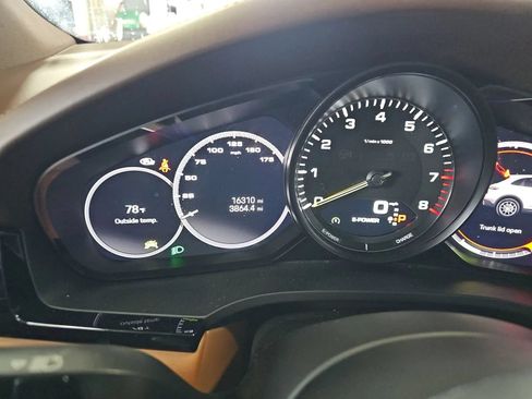 Used 2023 Porsche Cayenne Platinum Edition AWD/4WD image 4