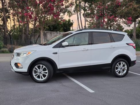 Used 2018 Ford Escape SE FWD image 35