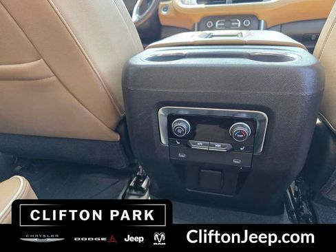 Used 2021 Chevrolet Tahoe Premier w/ Premium Package AWD/4WD image 21