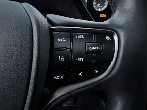 Used 2024 Lexus ES 350 w/ Premium Package image 19