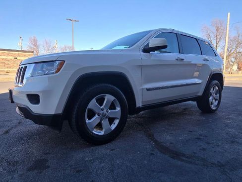 Used 2012 Jeep Grand Cherokee Laredo image 3